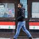 سوريا  رجل يمشي بجانب صورة بشار الأسد في دمشق - أ ف ب
