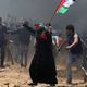 فلسطينية تواجه الاحتلال في مسيرة العودة- جيتي