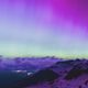 الشفق القطبي من جبال الالب السويسرية- جيتي