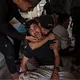 دموع على الشهداء في غزة- الأناضول