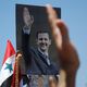 صور بشار الأسد بأيدي أنصاره في دمشق - ا ف ب