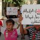سوريون بإحدى المسيرات يتهمون "داعش" بالتعاون مع النظام السوري - أرشيفية