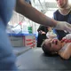 طفل مصاب نتيجة قصف الاحتلال على قطاع غزة- الأناضول