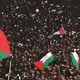 بالهتافات-ورفع-العلم-القلسطيني