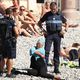 الشرطة الفرنسية تجبر مسلمة على خلع البوركيني
