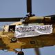 عناصر من طالبان يحلقون بمروحية أمريكية فوق كابول بعد انسحاب الولايات المتحدة- جيتي